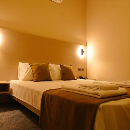 Bonnie Otel *
